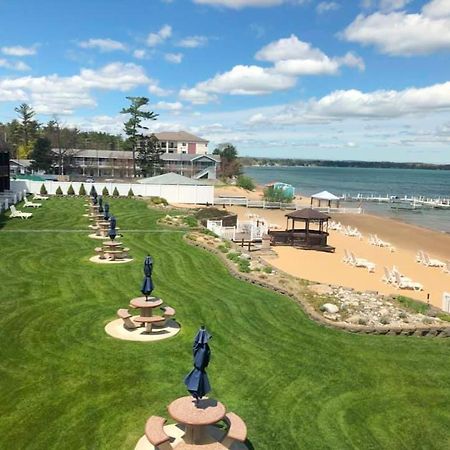 The Beach Haus - Traverse City Exteriör bild