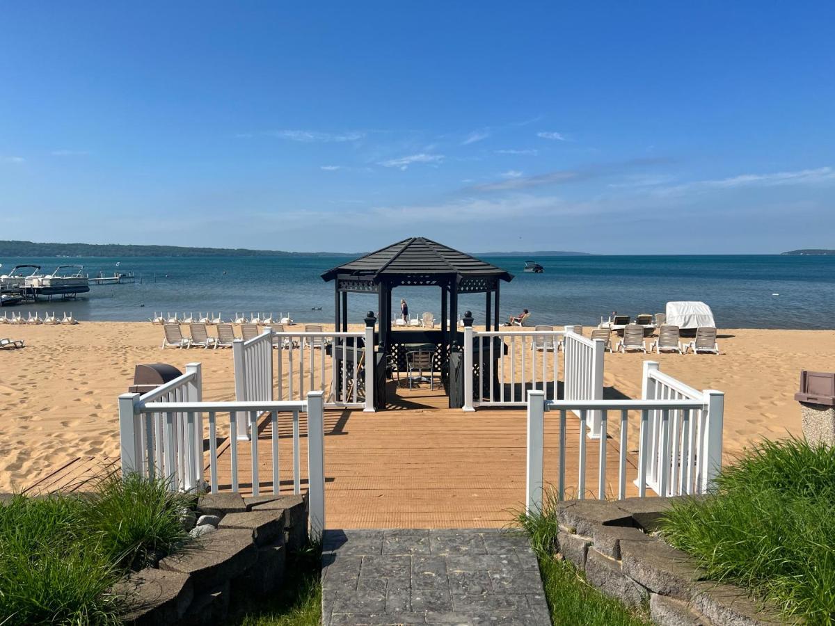 The Beach Haus - Traverse City Exteriör bild