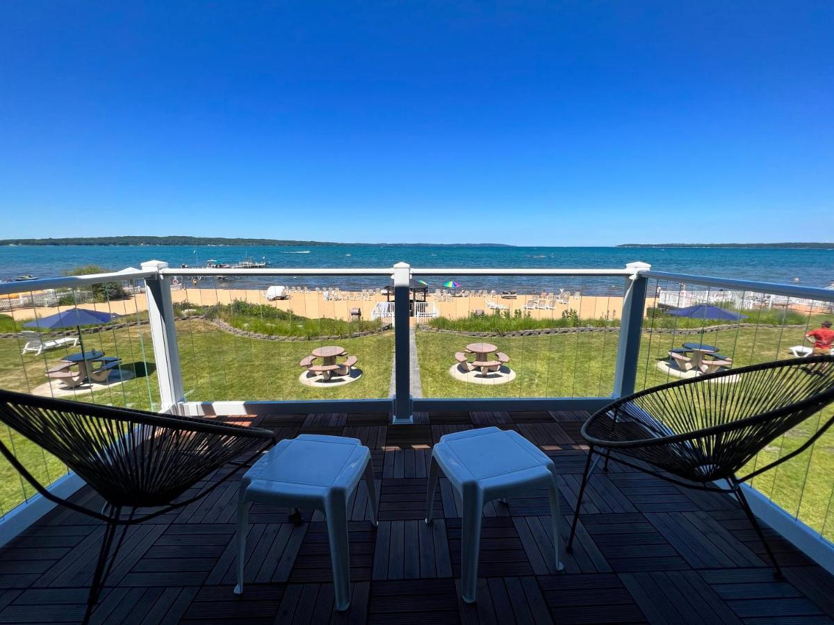 The Beach Haus - Traverse City Exteriör bild