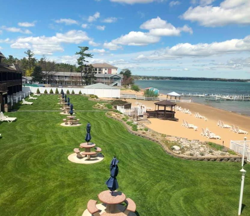 The Beach Haus - Traverse City Exteriör bild